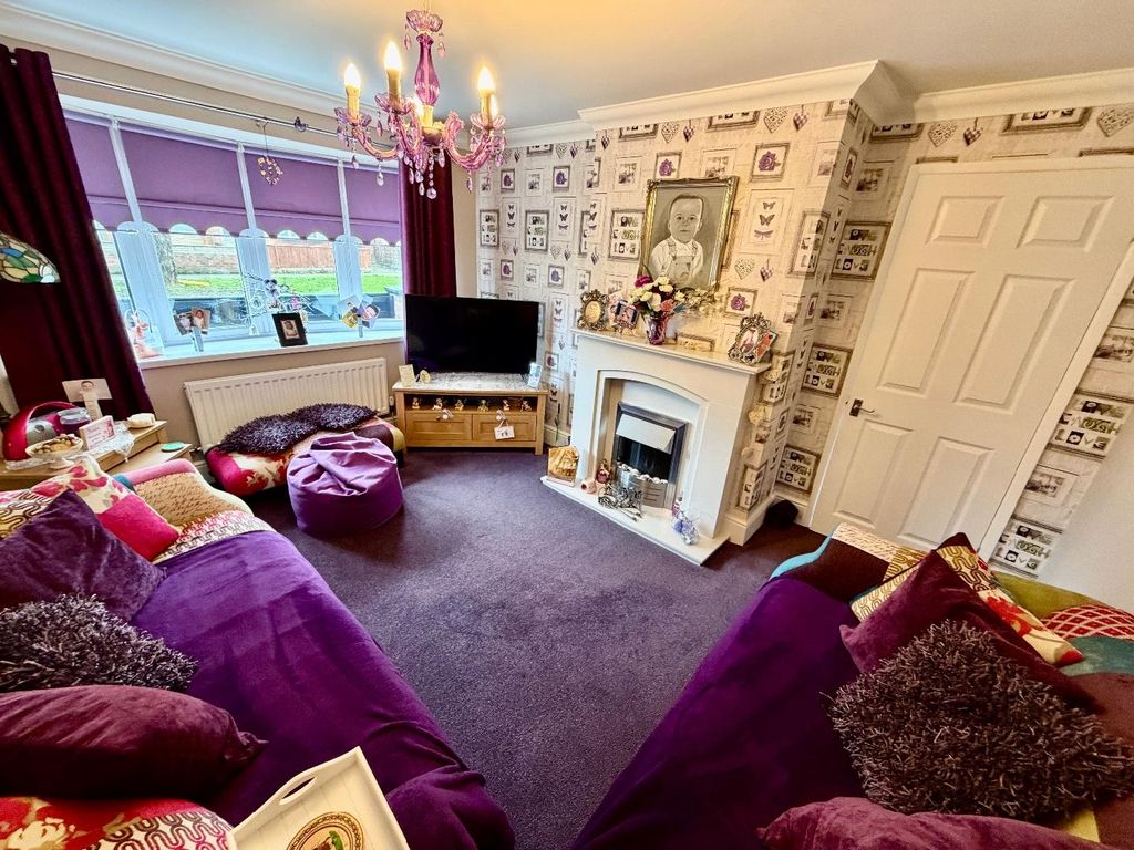 Property photo 2 of 13 Lounge