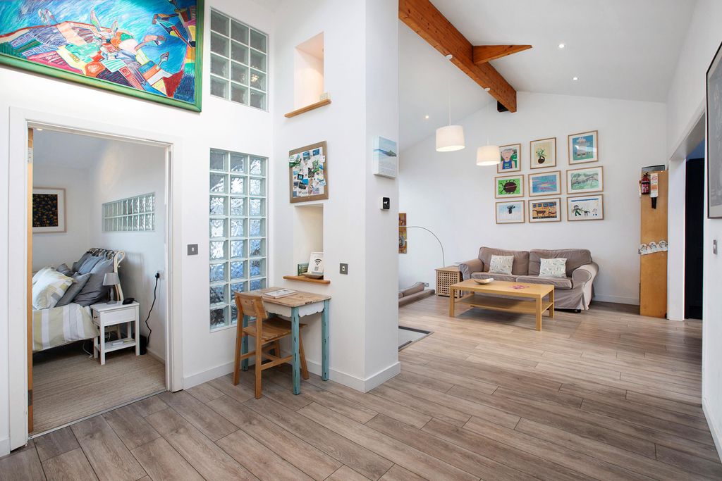 Property photo 3 of 16 Image