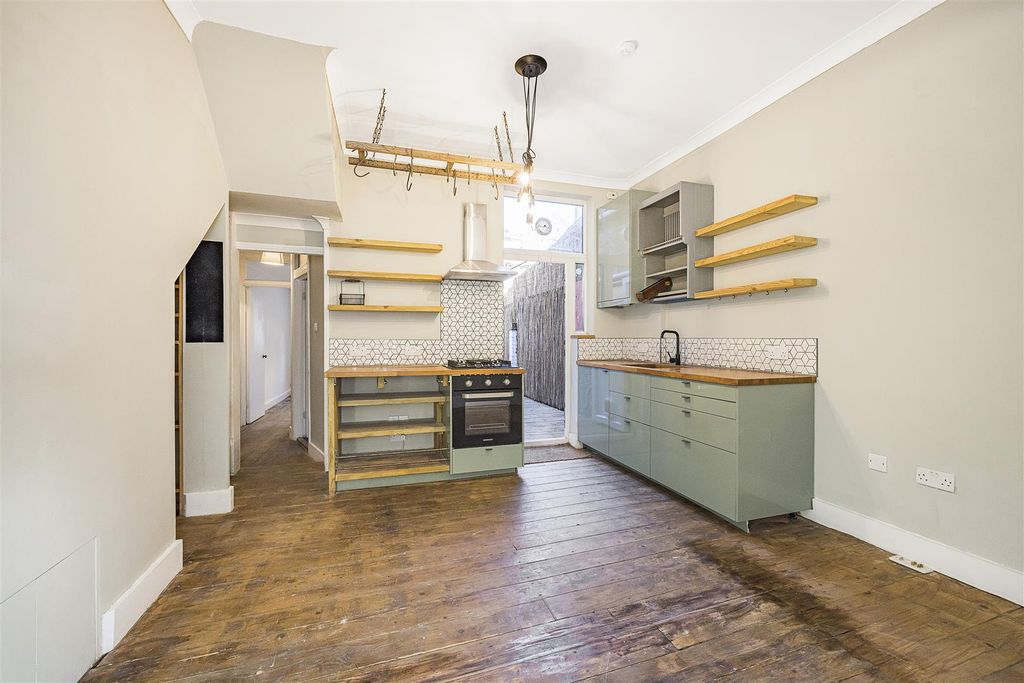 Property photo 3 of 14 3