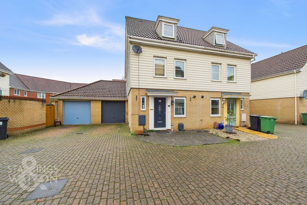 Property photo 1 of 32