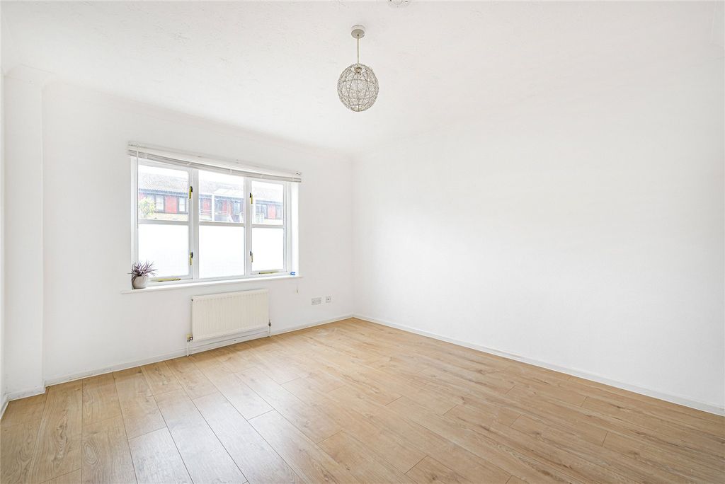 Property photo 3 of 9 Picture No. 15