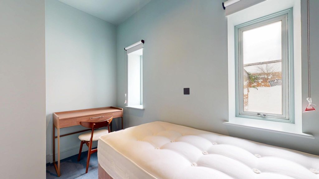 Property photo 1 of 20 Bedroom