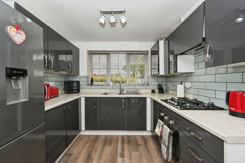 Property photo 3 of 19