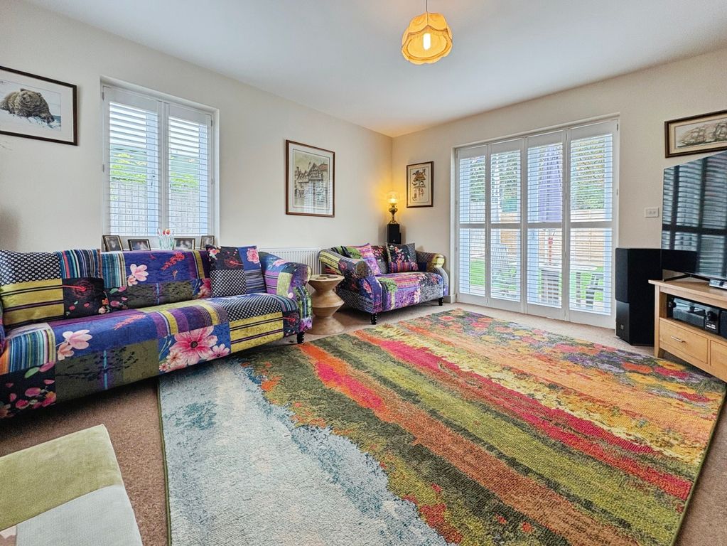 Property photo 2 of 31 Living Room