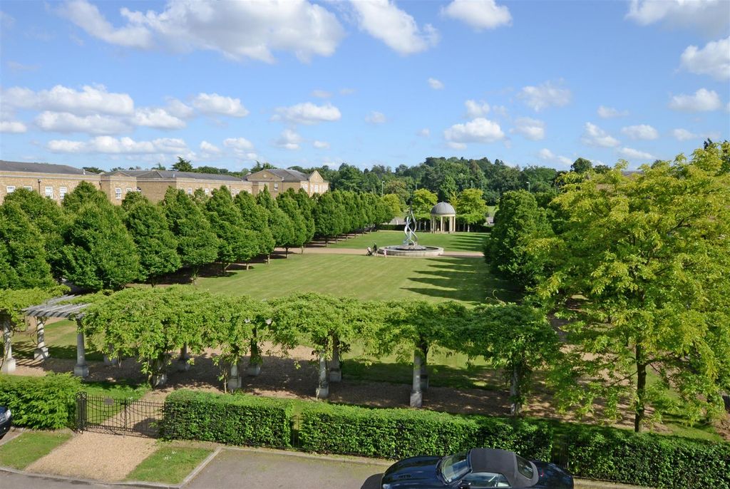 Property photo 1 of 16 St James Centeral Square.Jpg