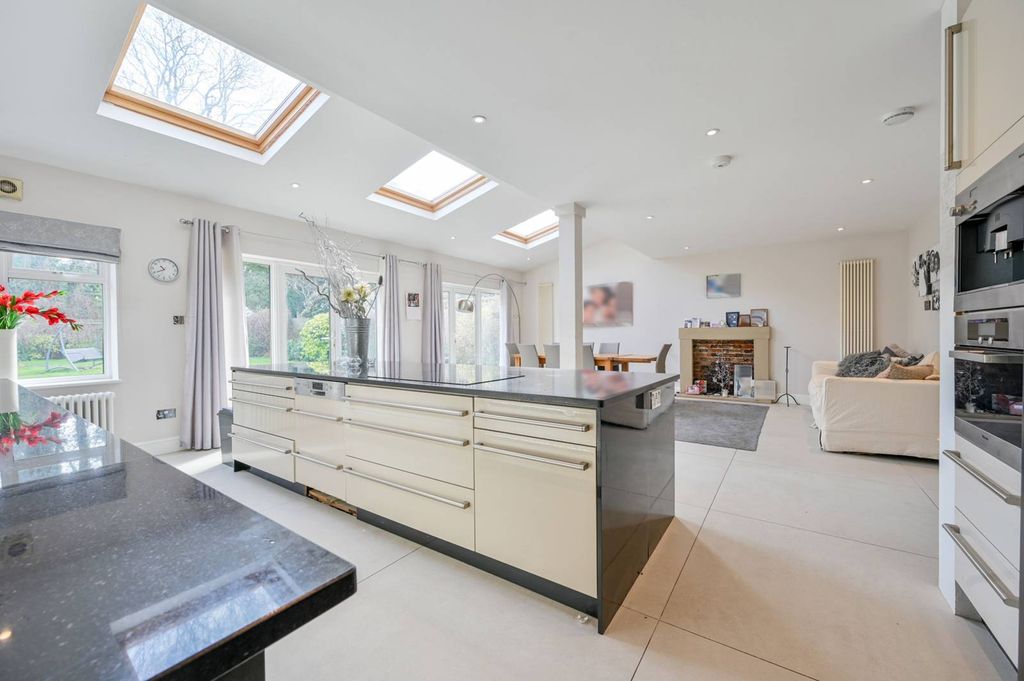 Property photo 1 of 18