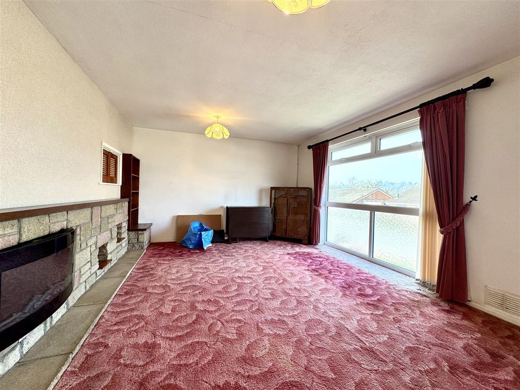 Property photo 2 of 17 Lounge