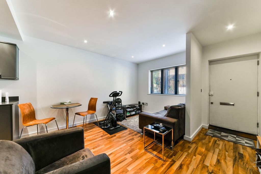 Property photo 1 of 6
