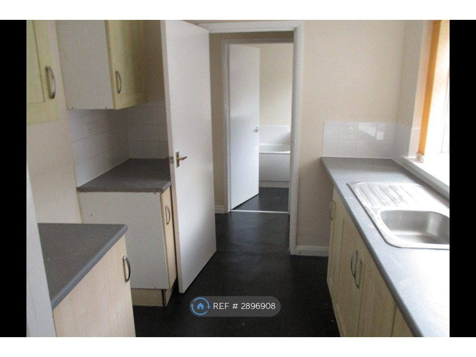 Property photo 3 of 5 Kitchen