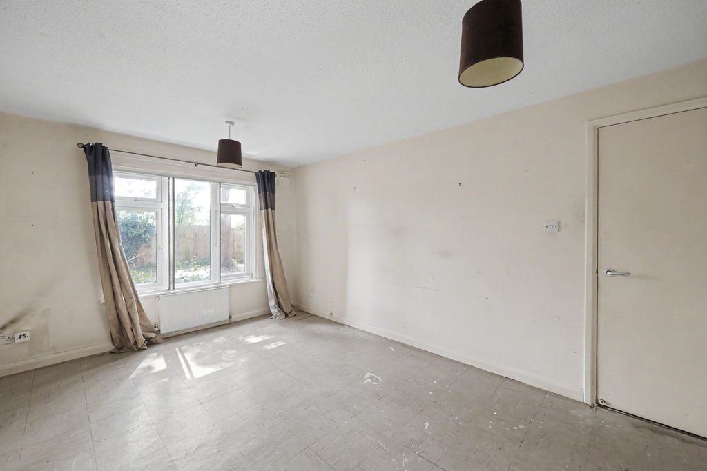 Property photo 3 of 15 Flat 5, Brookfield House, Penn Road, Datchet, Sl3 9Rb