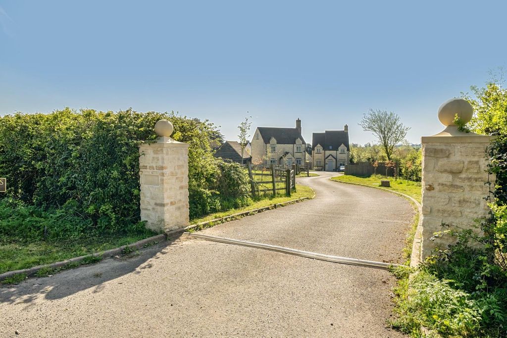 Property photo 2 of 38 1439289-19-69d62B3240567.Jpg