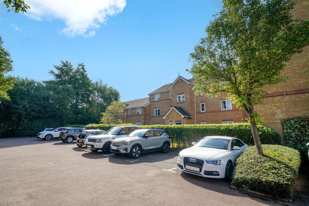 Property photo 2 of 9 7 Norwood Close - H9Jms6m6Xq8Mub8Q1Wvu.Jpg