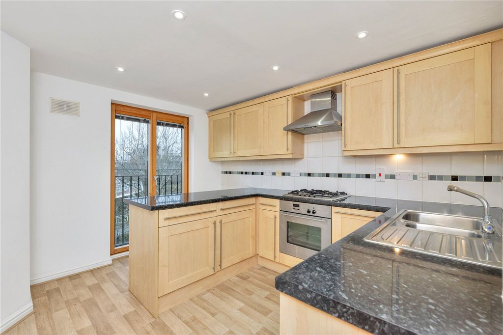 Property photo 3 of 12 Picture No. 18