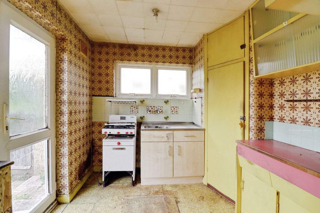 Property photo 3 of 13 Kitchen