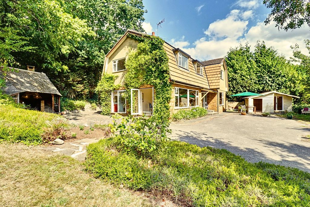 Property photo 1 of 32