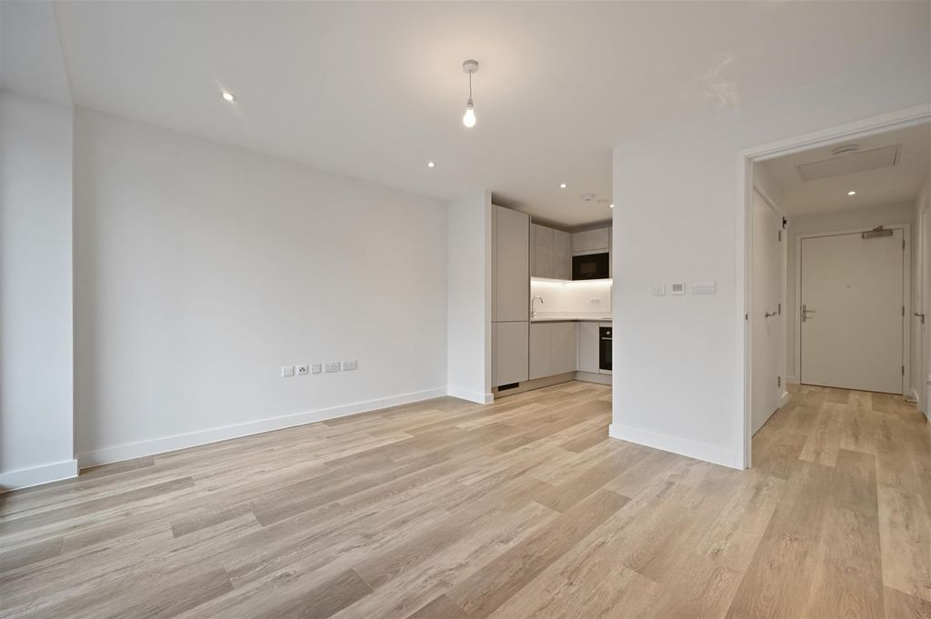 Property photo 2 of 10 Brc- Bejoux Court- Flat 17- Reception 6 (1).Jpg