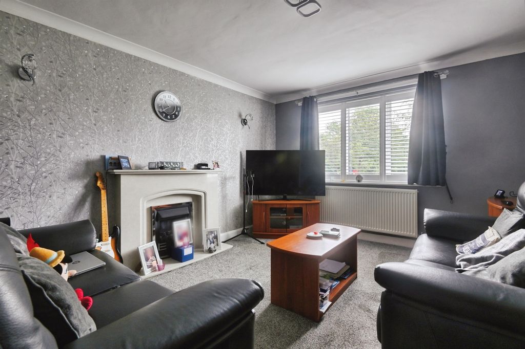 Property photo 3 of 19