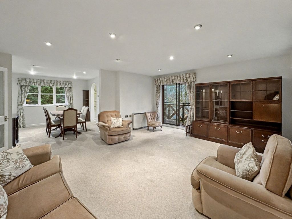 Property photo 2 of 21