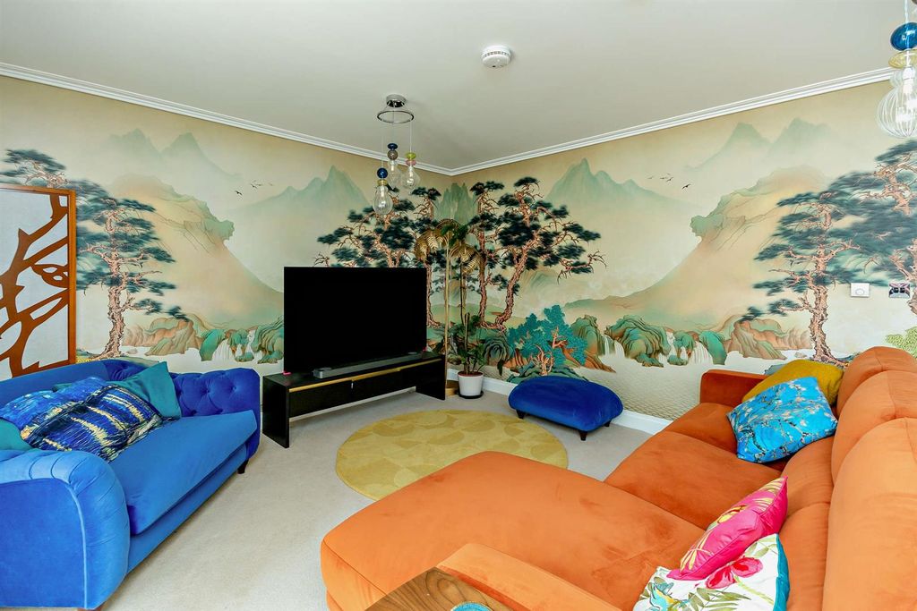 Property photo 2 of 33 8694776-Interior02-800.Jpg