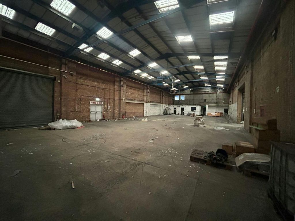 Property photo 3 of 18 Internal Warehouse 2.Jpeg