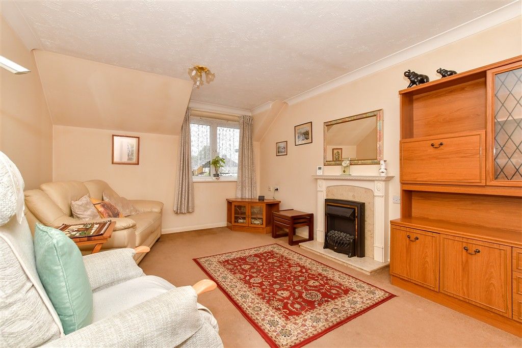 Property photo 2 of 8 Lounge/Diner