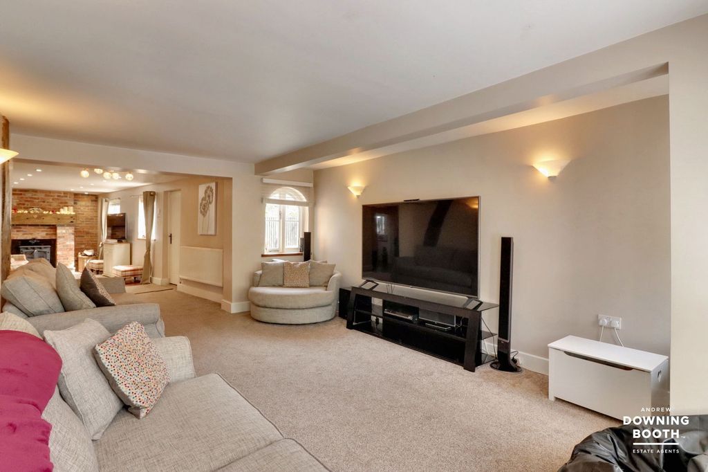 Property photo 2 of 34
