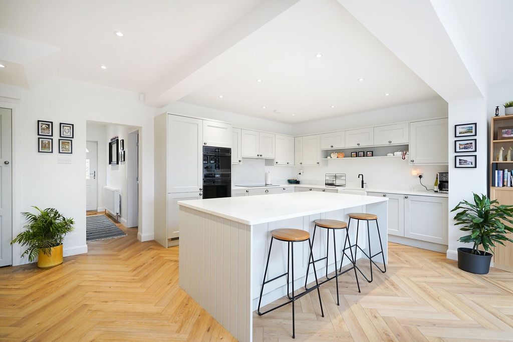 Property photo 3 of 24