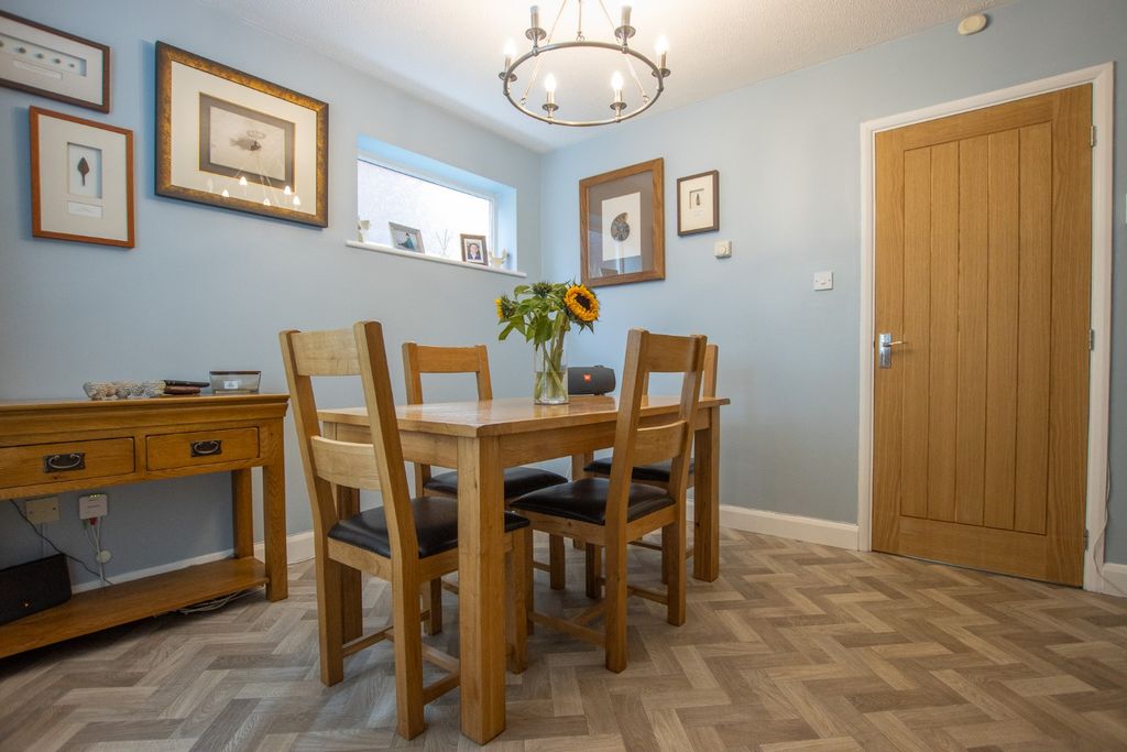 Property photo 3 of 24 4521385