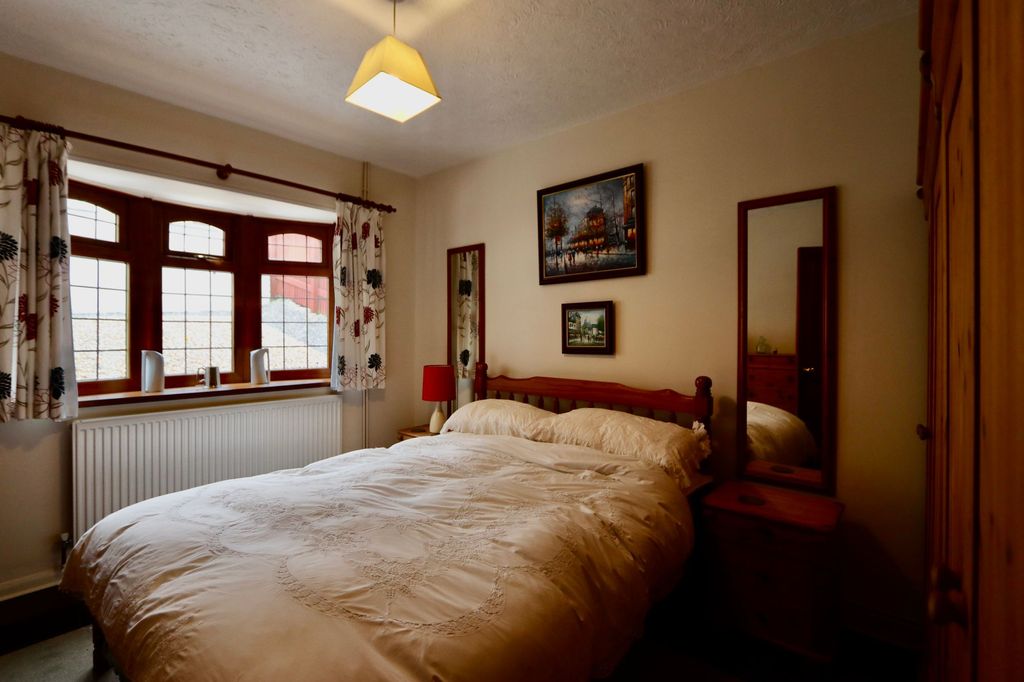 Additional image 12 of 3 bed detached bungalow for salePark Road, Newbridge NP11