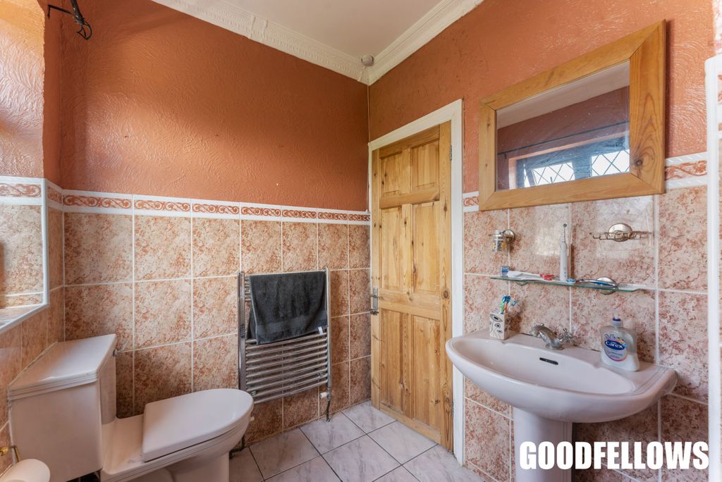 Property photo 2 of 17 Picture No. 27