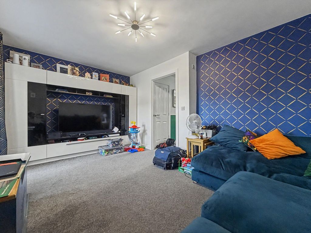 Property photo 2 of 28