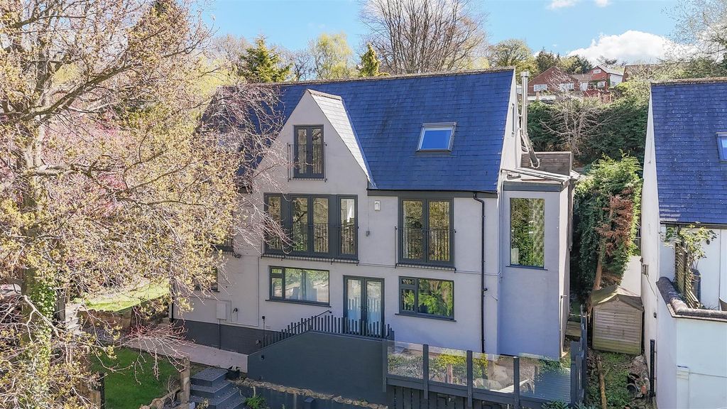 Property photo 1 of 33