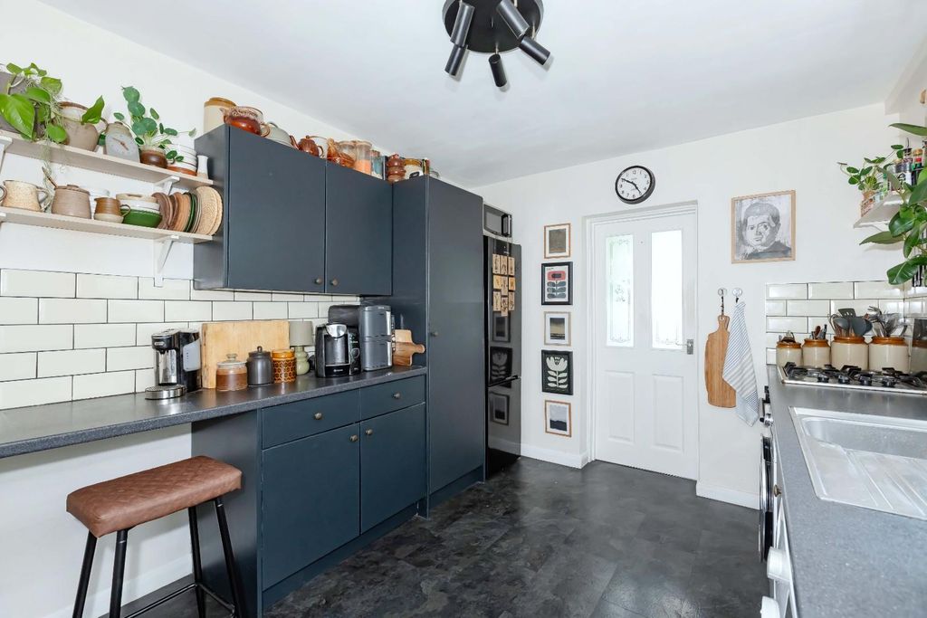 Property photo 2 of 16 Alpine Road_5.Jpg