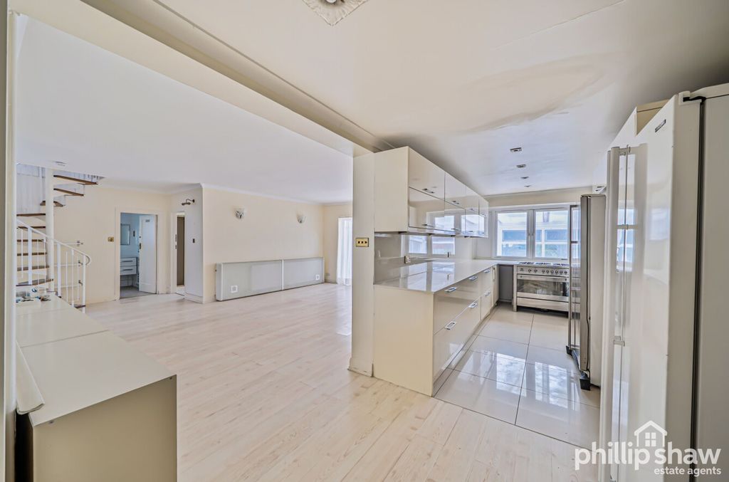 Property photo 3 of 22