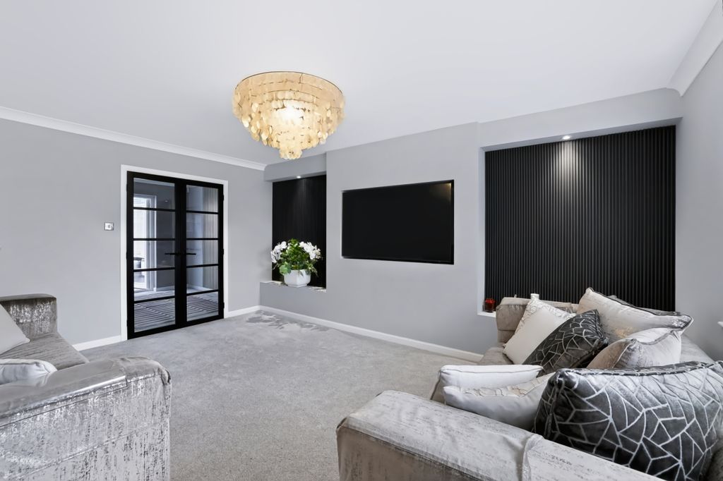 Property photo 2 of 54