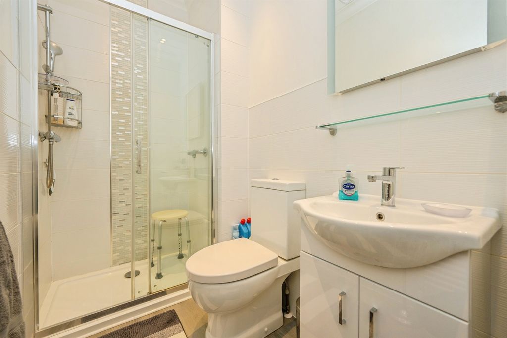 Additional image 11 of 2 bed flat for saleThe Green, Mickleover, Derby DE3