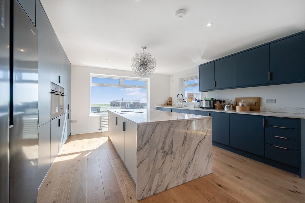 Property photo 2 of 35