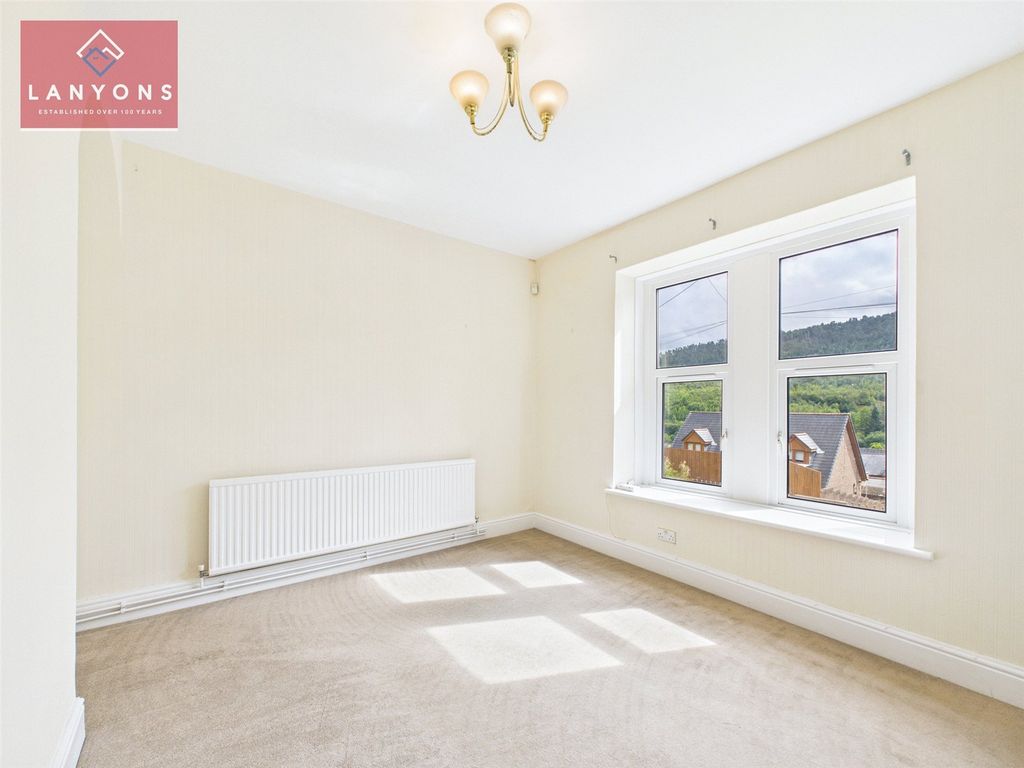 Property photo 3 of 32 Picture No. 05