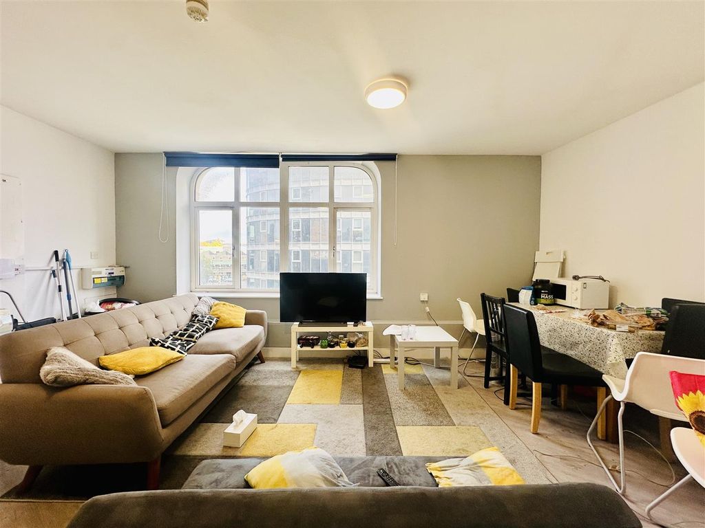 Property photo 1 of 14 Living/Kitchen