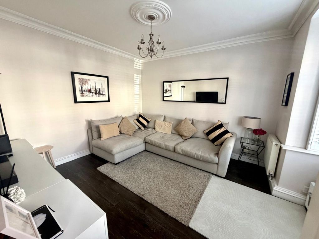 Property photo 2 of 9 Lounge