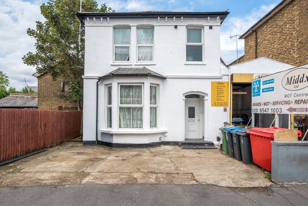 Property photo 1 of 12 External