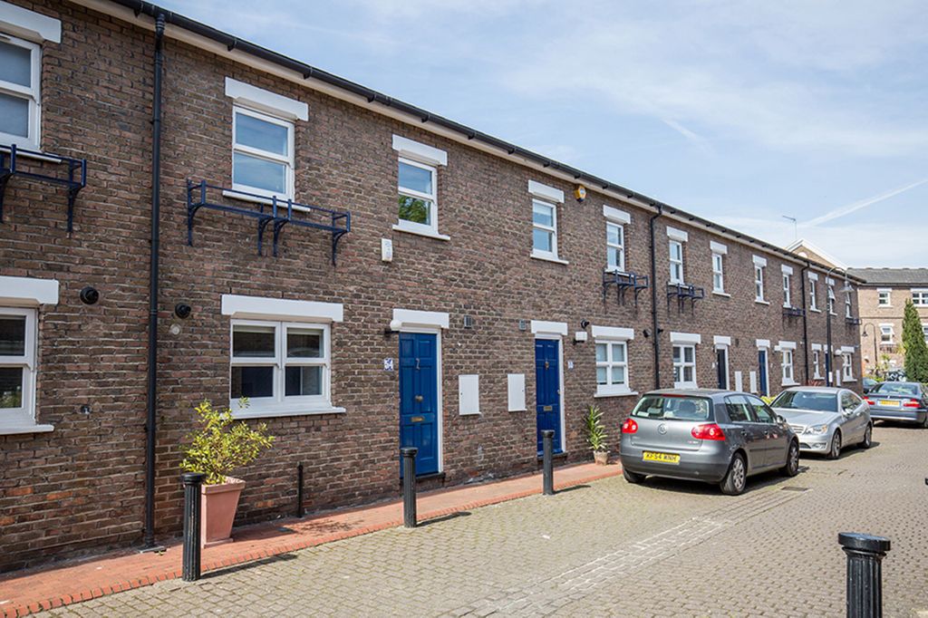Property photo 2 of 12 Facade (Example)