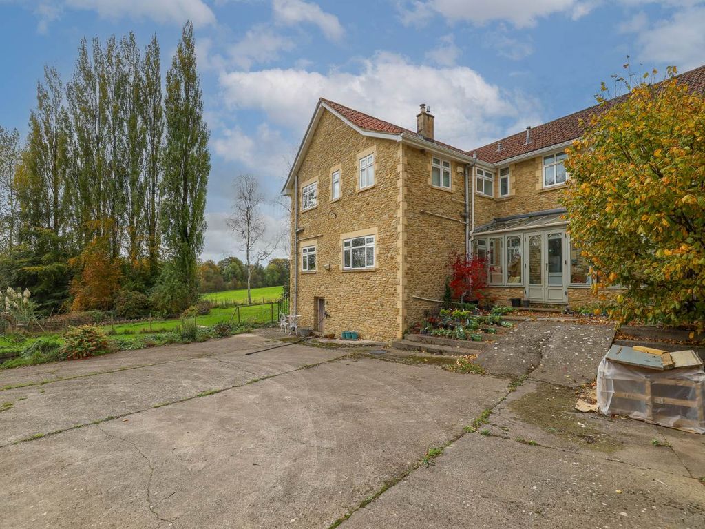 Property photo 1 of 20 Rear