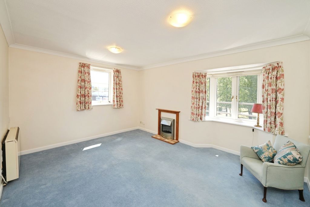 Property photo 3 of 11 Lounge