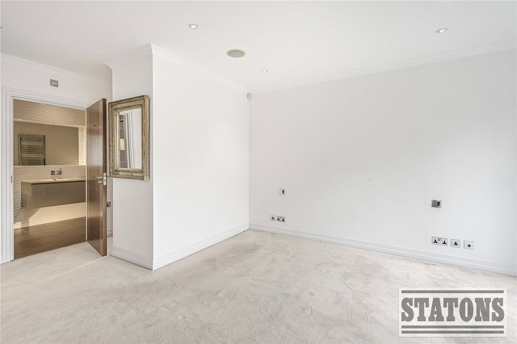 Additional image 8 of 2 bed flat for saleUplands Park Road, Enfield EN2