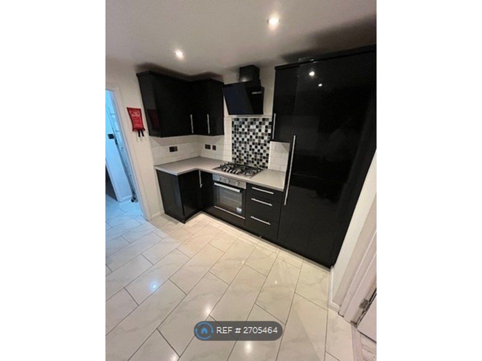 Property photo 3 of 16 Kitchen