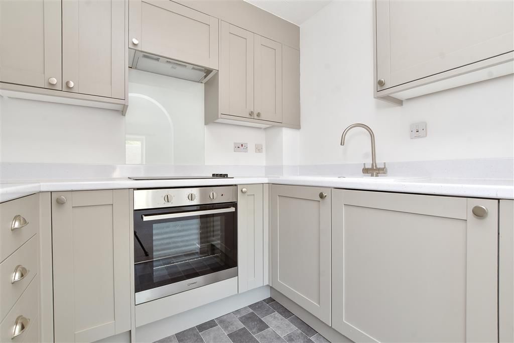 Property photo 3 of 8 Kitchen