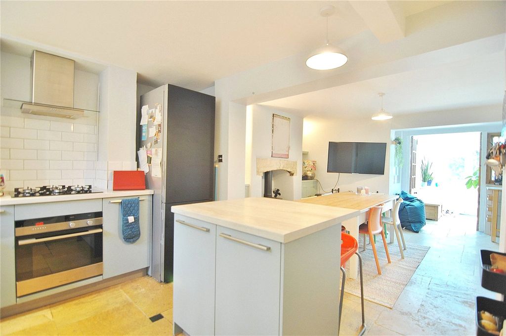 Property photo 3 of 16 Picture No. 27