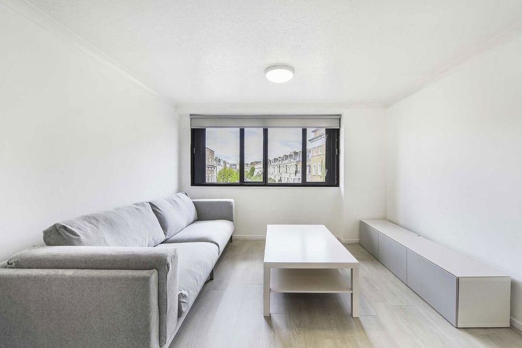 Property photo 1 of 5