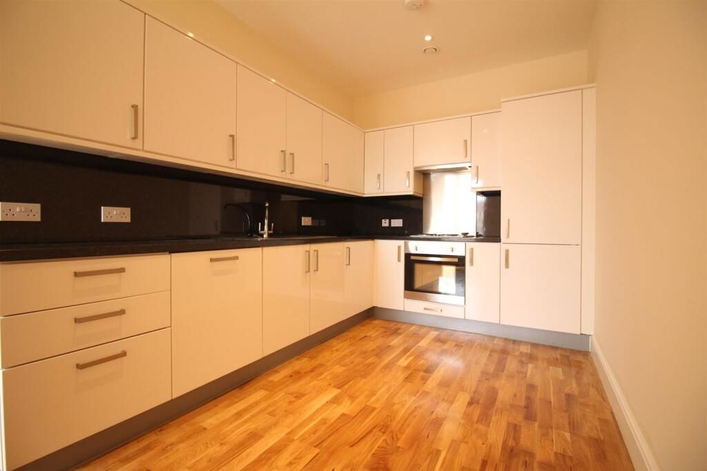 Property photo 2 of 8
